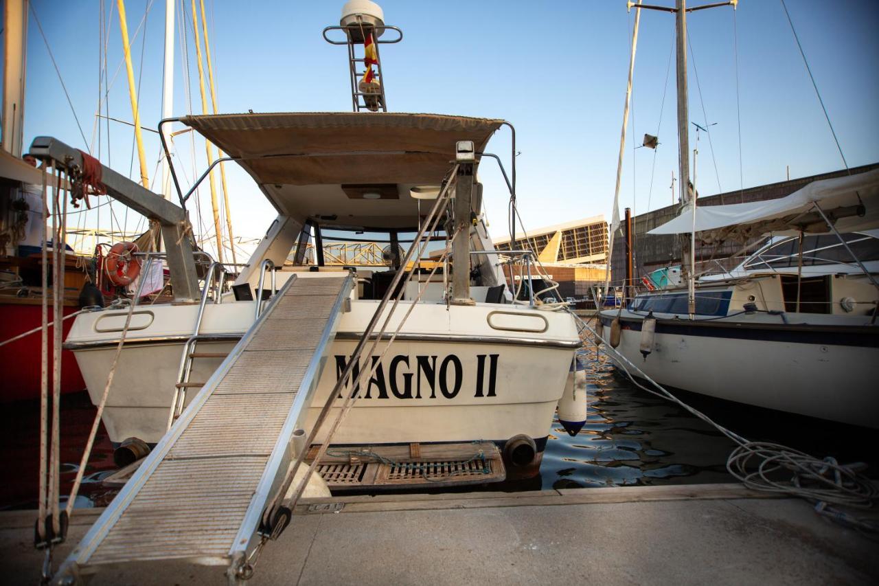 Готель Magno II Boat Сан-Адріа-де-Бесос Екстер'єр фото