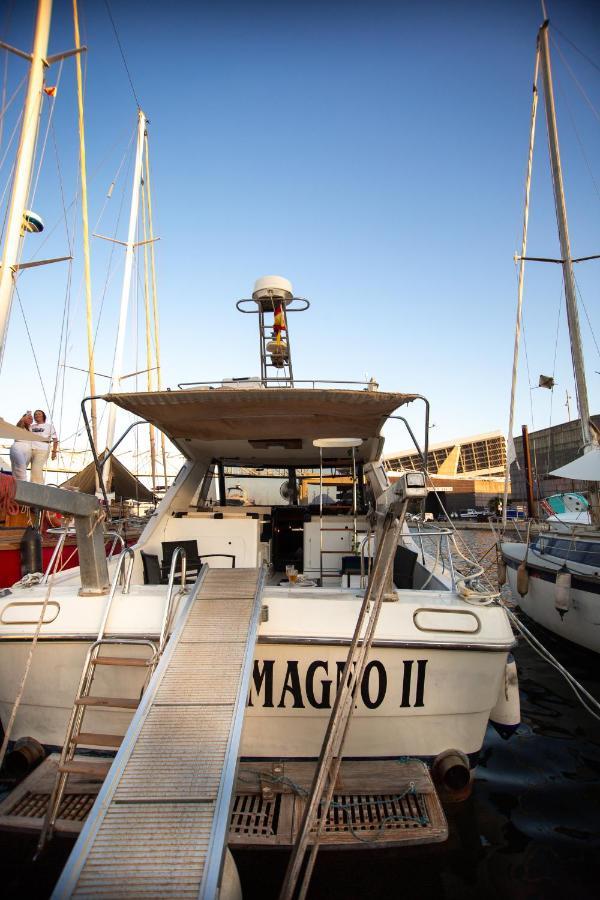 Готель Magno II Boat Сан-Адріа-де-Бесос Екстер'єр фото